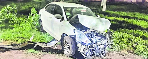 అర్ధరాత్రి కారు బీభత్సం 