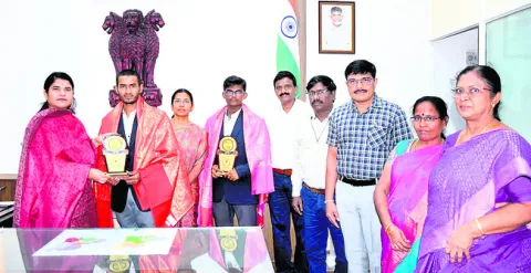 ప్రతిభకు పురస్కారాలు 