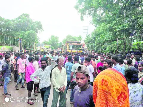 ఎరువుల కోసం కదంతొక్కిన రైతులు 