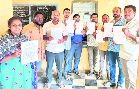 పల్లె ఓటర్లు 3,53,895 మంది
