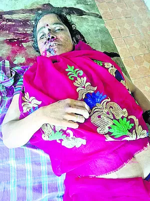 రోడ్డు ప్రమాదంలో మహిళ దుర్మరణం 
