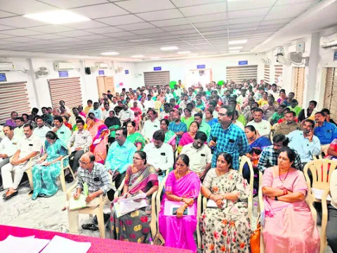 పొదుపు సంఘాలకు రుణాలు 