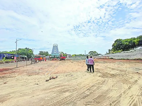 రత్నగిరిపై తీరనున్న భక్తుల కష్టాలు 