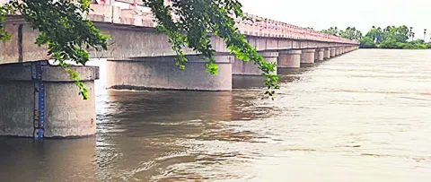 కృష్ణా నదిలో పెరిగిన వరద ప్రవాహం