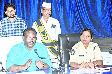 అర్జీదారుల సమస్యలు అర్థం చేసుకోవాలి