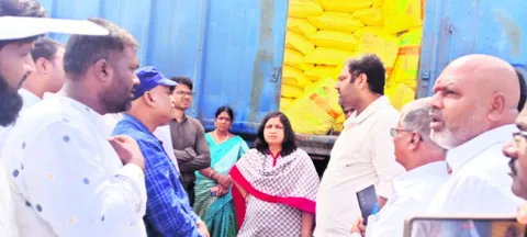 జిల్లాకు చేరిన 450 మె.ట. యూరియా 