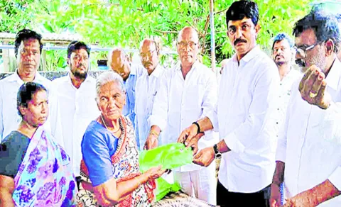 Incharge Gade Madhusudana Reddy distributing sarees to women in Chinaganjam