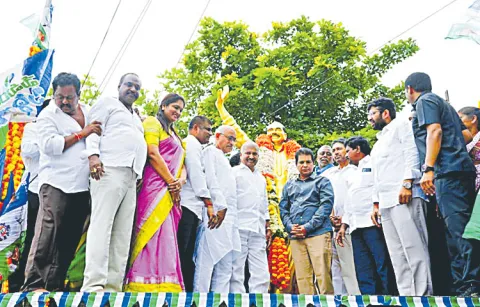 Late CM YS Rajasekhara Reddy death anniversary observed with great pomp