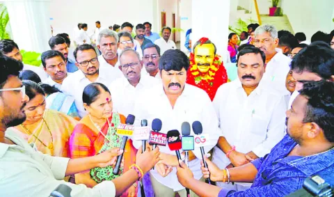 బడుగు వర్గాల ఆరాధ్య దైవం వైఎస్సార్‌ 