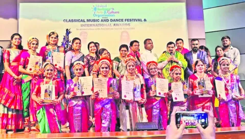 ఆర్మూర్‌ కళాకారులకు అవార్డుల పంట 