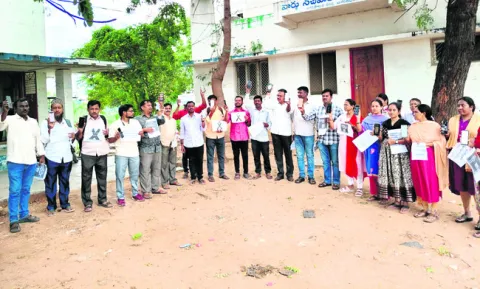 ఆత్మగౌరవాన్ని దెబ్బతీస్తే ఊరుకోం 