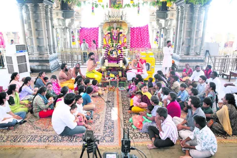 స్వర్ణగిరిలో సహస్ర కుంకుమార్చన, అక్షరాభ్యాసం