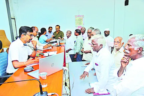 అర్జీలను వెంటనే పరిష్కరించండి 