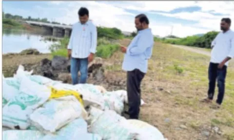 చెత్త కుప్పల్లో ఫోర్టిఫైడ్‌ రైస్‌