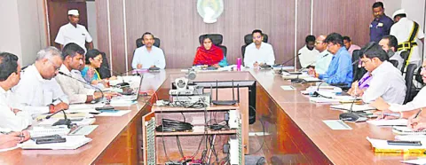 ప్రభుత్వ కార్యక్రమాలను నిరంతరం పర్యవేక్షించాలి 