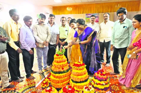 ఘనంగా బతుకమ్మ సంబరాలు 