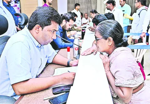 పీజీఆర్‌ఎస్‌కు 365 అర్జీలు 