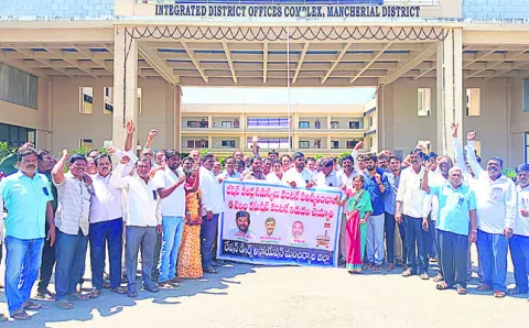 రేషన్‌ డీలర్ల నిరసన 
