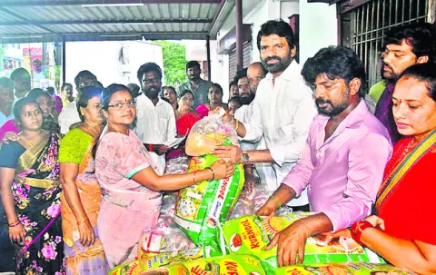 అగ్నిప్రమాద బాధితులకు అండగా.. 