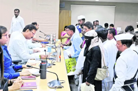 ప్రజావాణికి 40 ఫిర్యాదులు 