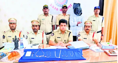 దోపిడీ దొంగ అరెస్ట్‌
