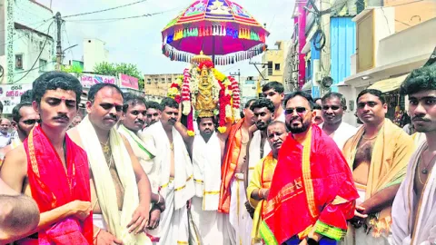 వైభవం.. బిందెసేవ గ్రామోత్సవం