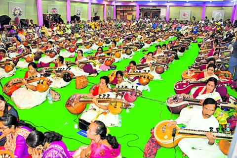 ఆకట్టుకున్న వీణా సింఫనీ 