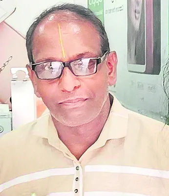 అనుమానాస్పద స్థితిలో అర్చకుడి మృతి   