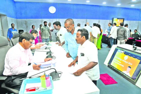 జీవీఎంసీకి 112 వినతులు 