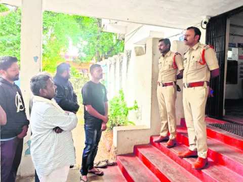 అంగన్‌వాడీ టీచర్‌ ఆత్మహత్య 