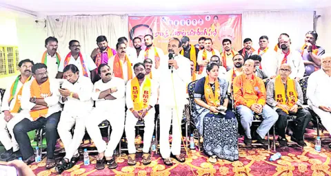 కార్మికుల సమస్యలను విస్మరించిన సంఘాలు