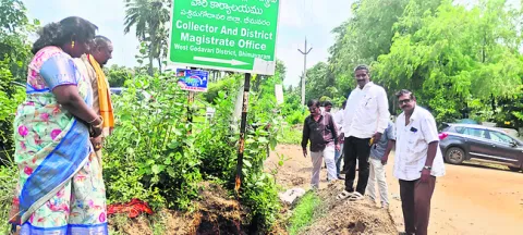 అక్రమ లేఅవుట్‌కు మున్సిపల్‌ పైప్‌లైన్‌ 