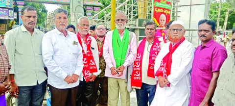 ఎమ్మెల్యే గుమ్మనూరుపై చర్యలు తీసుకోవాలి