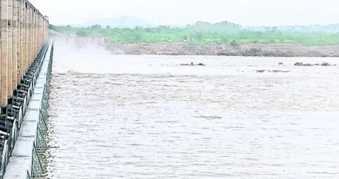జూరాలకు తగ్గుతున్న వరద 