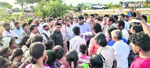 భూ వివాదంపై సబ్‌కలెక్టర్‌ విచారణ