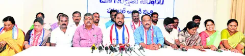 రాజకీయ పార్టీలకు చిత్తశుద్ధి లేదు