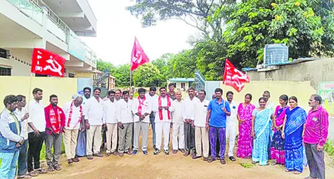 సరిపడా యూరియా ఇవ్వండి 