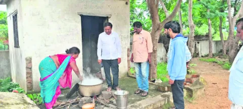 మున్సిపల్‌ కార్మికుడిని ఆదుకోవాలి 

