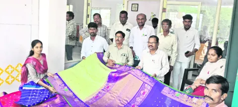 చేనేత ఉత్పత్తులను ప్రోత్సహిద్దాం 