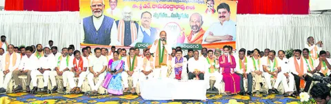 బీజేపీ అభ్యర్థులను గెలిపిస్తే నజరానా