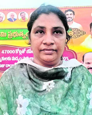 సినీ ఫక్కీలో సెల్‌ఫోన్‌ చోరీ 