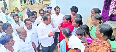 వరద బాధితులను ఆదుకుంటాం