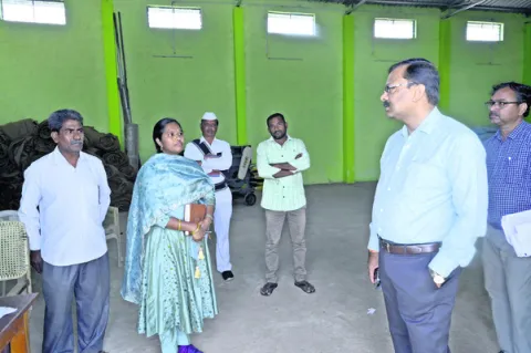 ఇందిరమ్మ ఇళ్ల నిర్మాణాలను వేగవంతం చేయాలి 