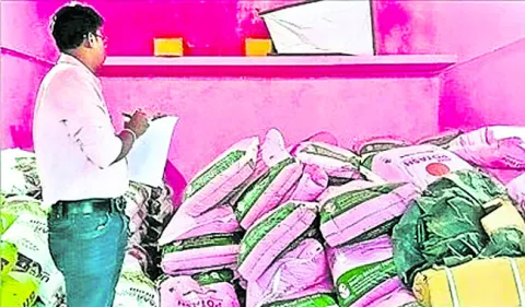 ఎరువుల దుకాణాల్లో తనిఖీలు