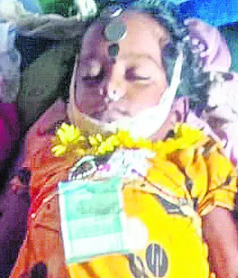 పాముకాటుతో బాలిక మృతి