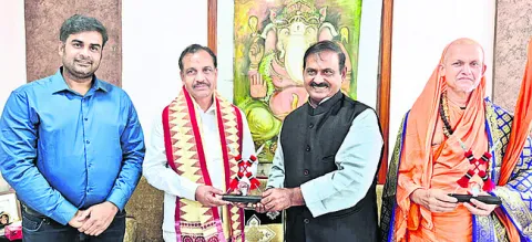 గజపతి జిల్లాలో ప్రైవేటు మెడికల్‌ కళాశాల నిర్మించాలని వి