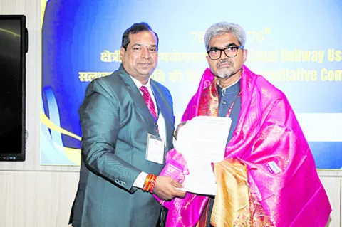 పిడుగురాళ్లలో వందేభారత్‌ను ఆపాలి 