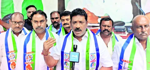 కూటమి పాలన  రైతుల పాలిట శాపం  
