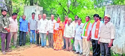 టేకు చెట్లు నరికి.. తరలించింది టీడీపీ నేతలే 