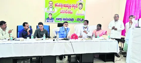 సాదాసీదాగా సలహా కమిటీ సమావేశం 